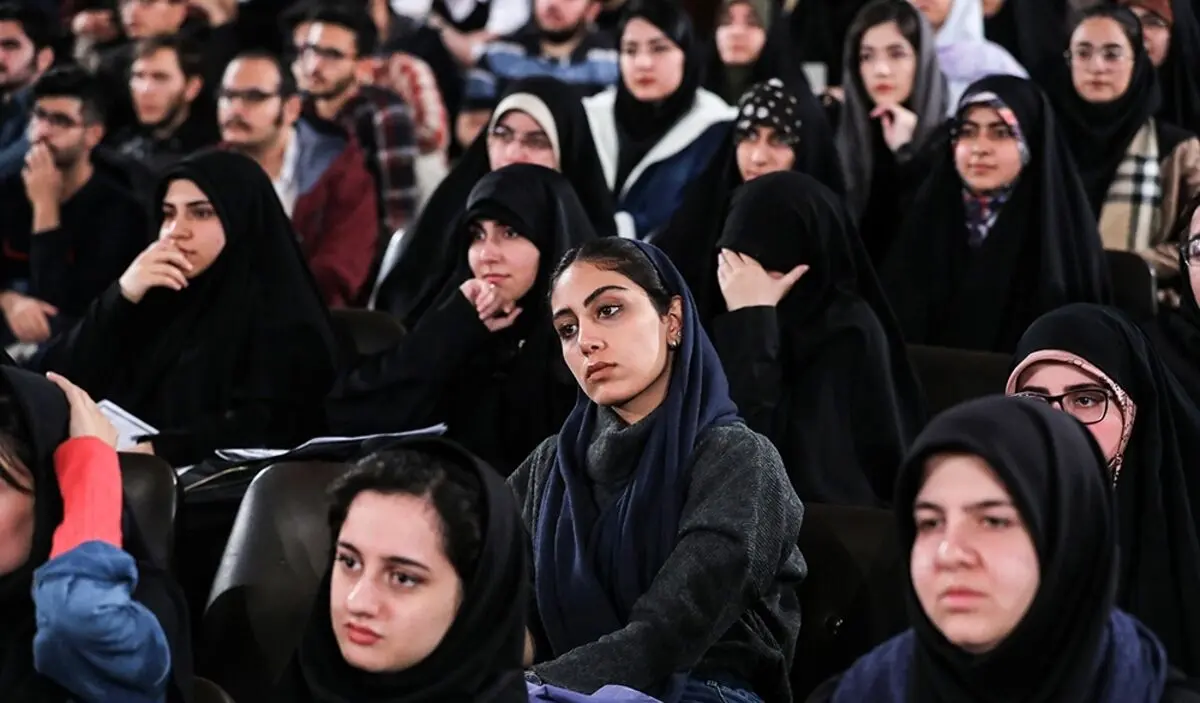 رییس دانشگاه شاهد: دانشجویان را مجبور نمی‌کنیم چادر بپوشند، اما غیر چادری نمی‌پذیریم