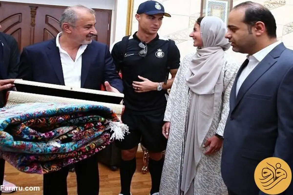 (عکس) رفتار عجیب کریستیانو رونالدو با هدیه ارزشمند پرسپولیس