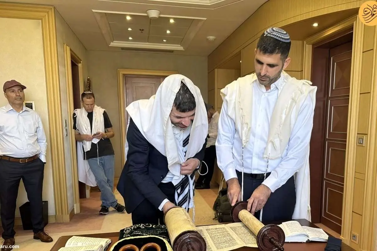 (ویدئو) بازدید وزیر اسرائیلی از تورات تاریخی در عربستان