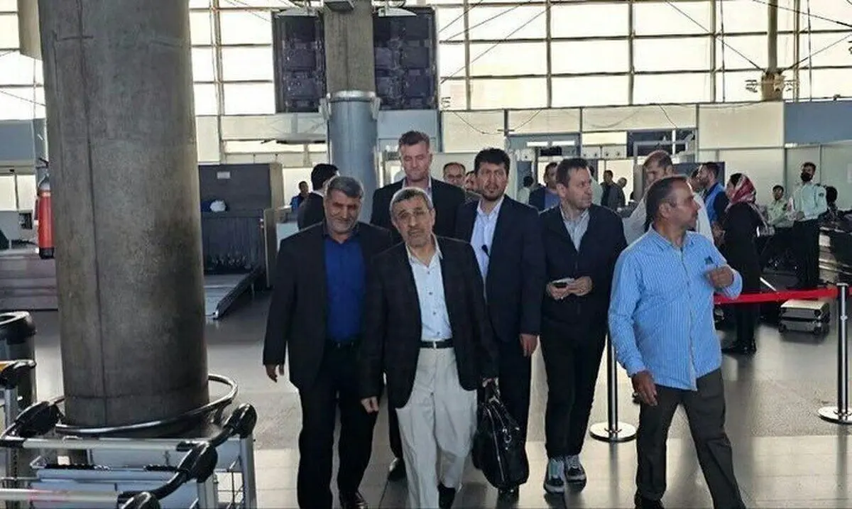 عکس یادگاری احمدی نژاد با چند زن پیش از سفر به  گواتمالا