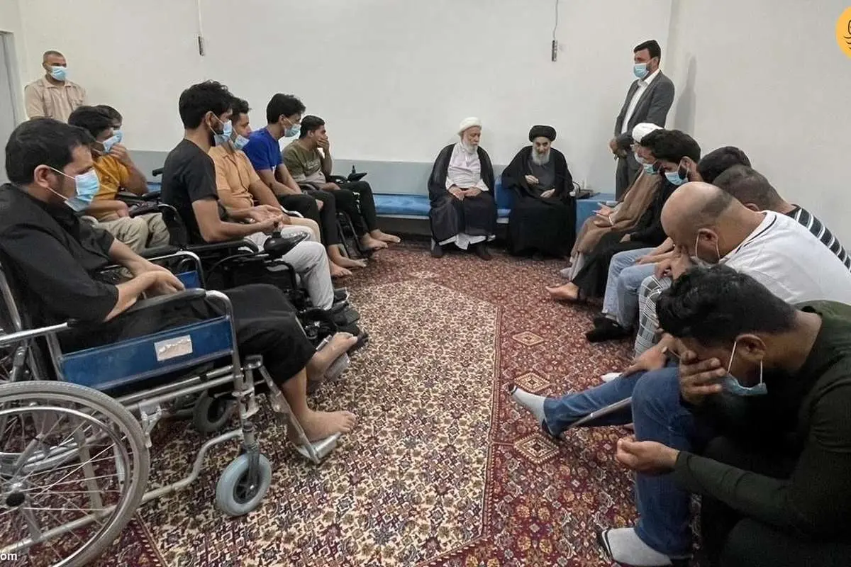 (عکس) دیدار جمعی از جانبازان نبرد با داعش با آیت الله سیستانی
