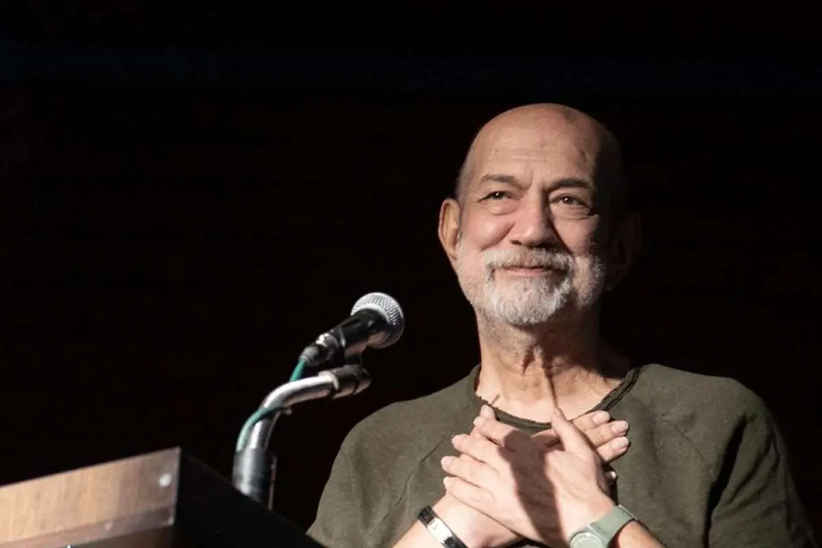 (ویدئو) لحظاتی از نقشآفرینی آتیلا پسیانی در «محله برو بیا»