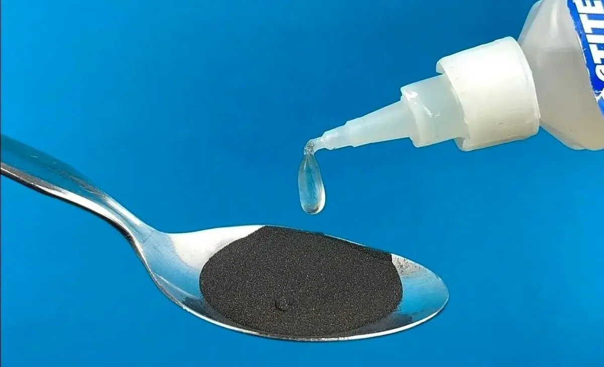 (ویدئو) اگر روی پودر آهن چسب قطره‌ای بریزید، چه اتفاقی رخ می‌دهد؟