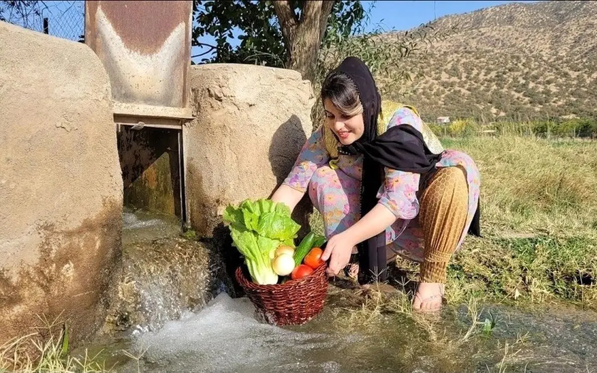 (ویدئو) غذای روستایی؛ پخت چلو مرغ ذغالی به سبک کدبانوی روستایی کردستانی