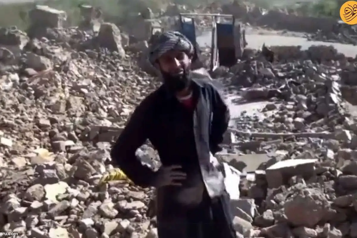 (ویدئو) شیون مردی که ۱۴ عضو خانوادهاش را در زلزله هرات از دست داد