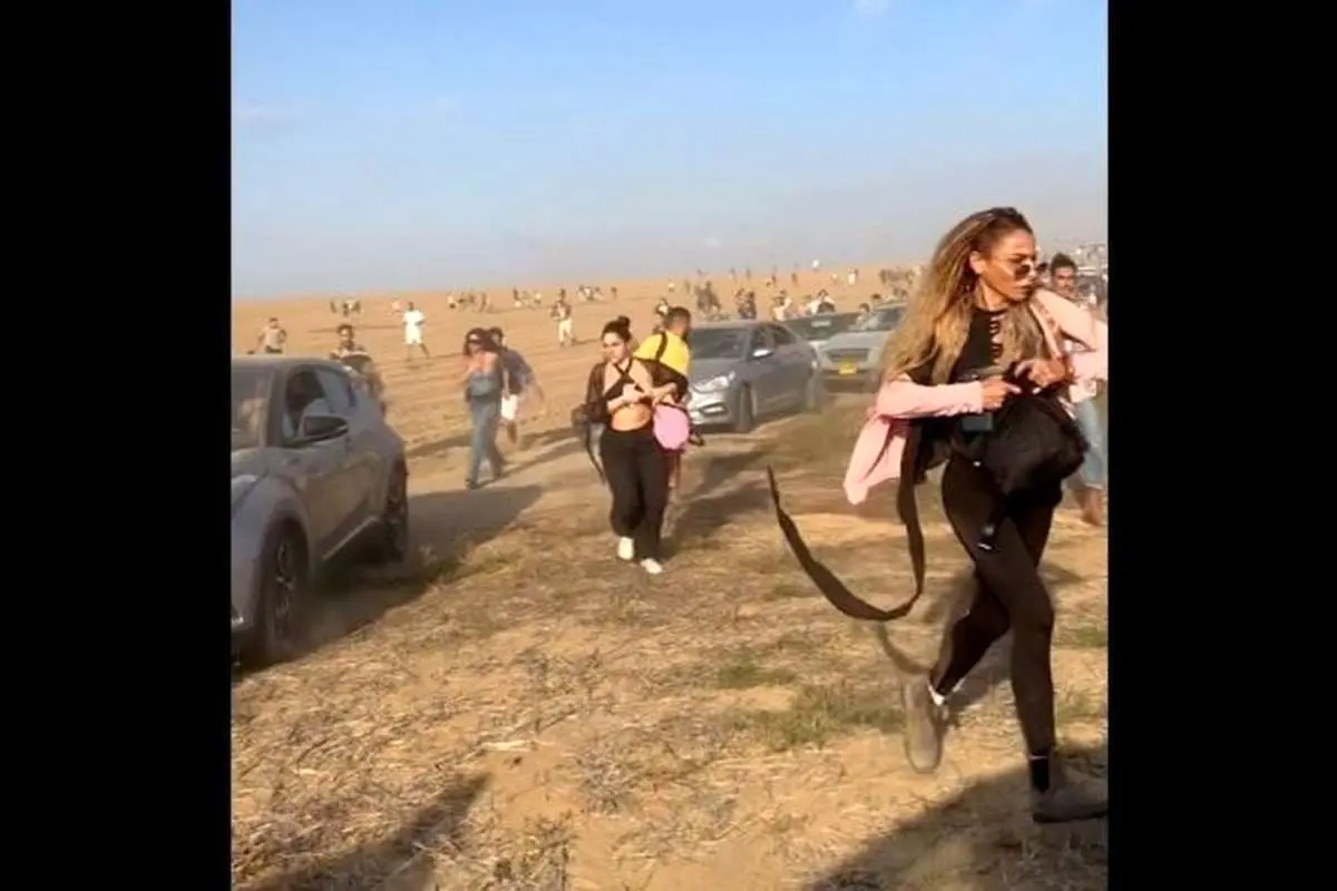 (ویدئو) جادهای مملو از خودروهای صدها اسرائیلی کشته شده در صحرای نقب