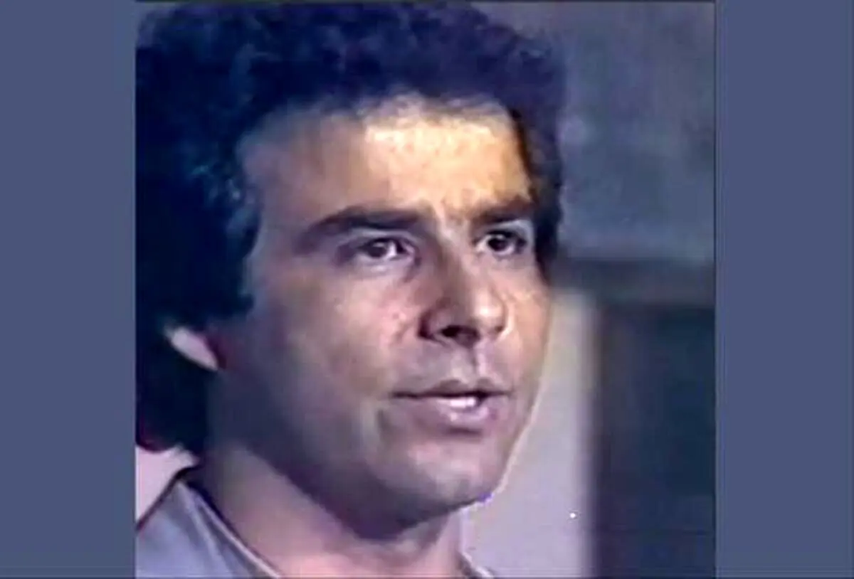 (ویدئو) خوانندگی علیرضا افتخاری ۲۵ ساله و بدون سبیل ۱۳۶۲