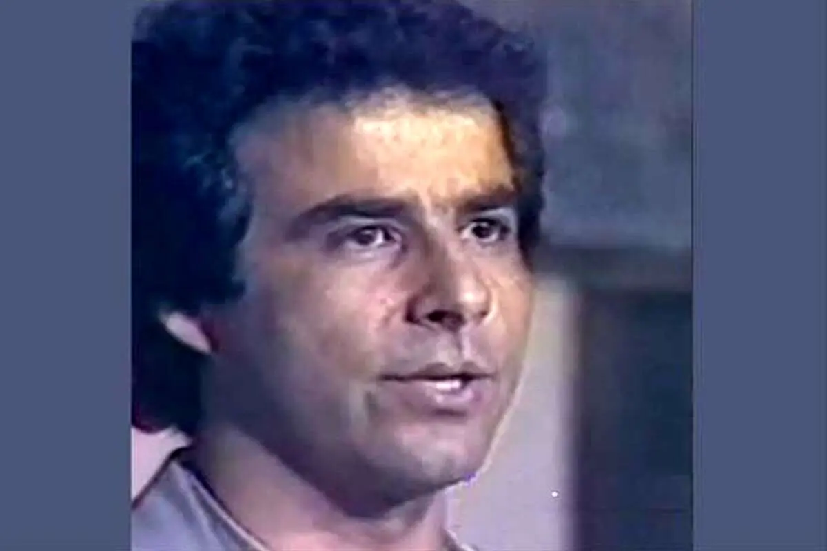 (ویدئو) خوانندگی علیرضا افتخاری ۲۵ ساله و بدون سبیل ۱۳۶۲