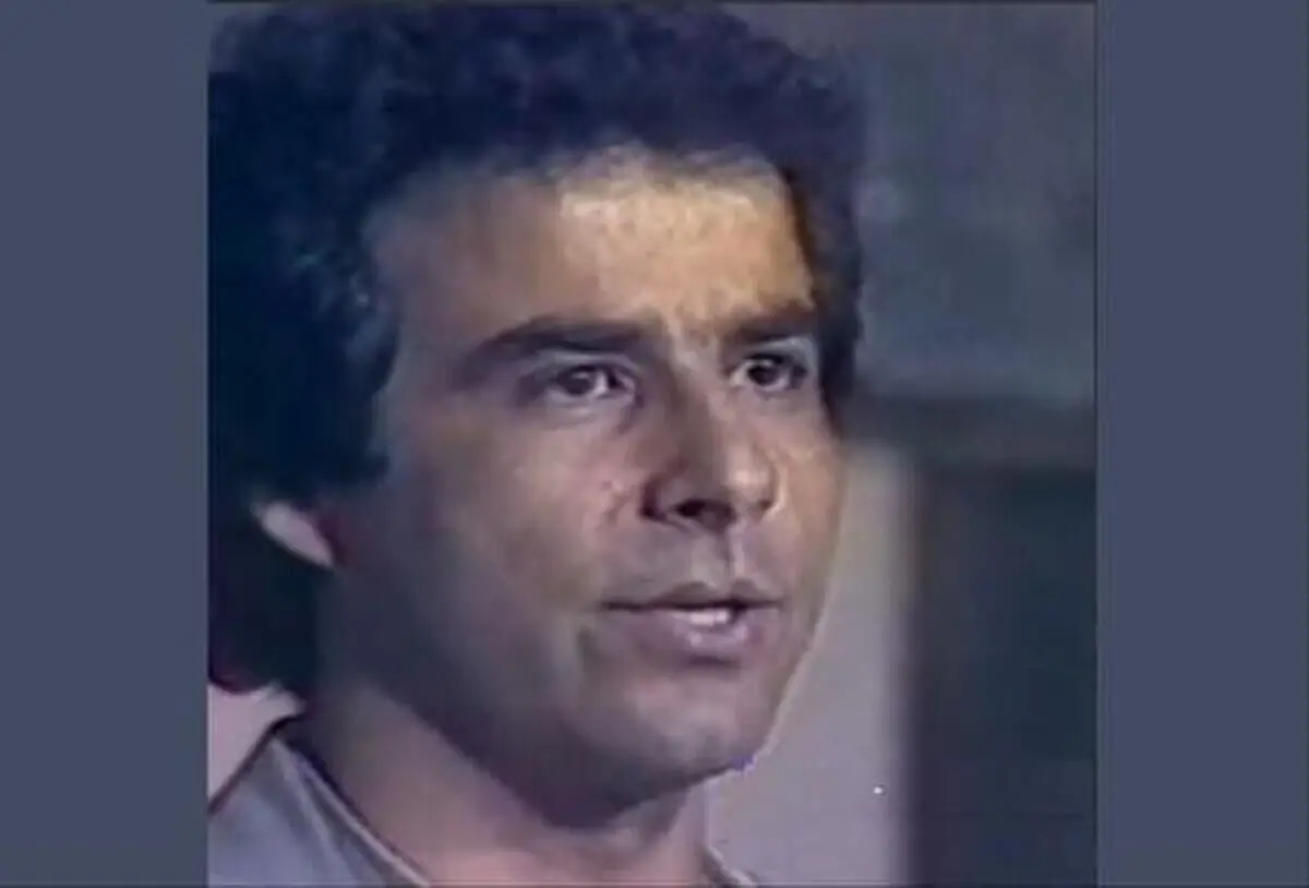 (ویدئو) خوانندگی علیرضا افتخاری ۲۵ ساله و بدون سبیل ۱۳۶۲