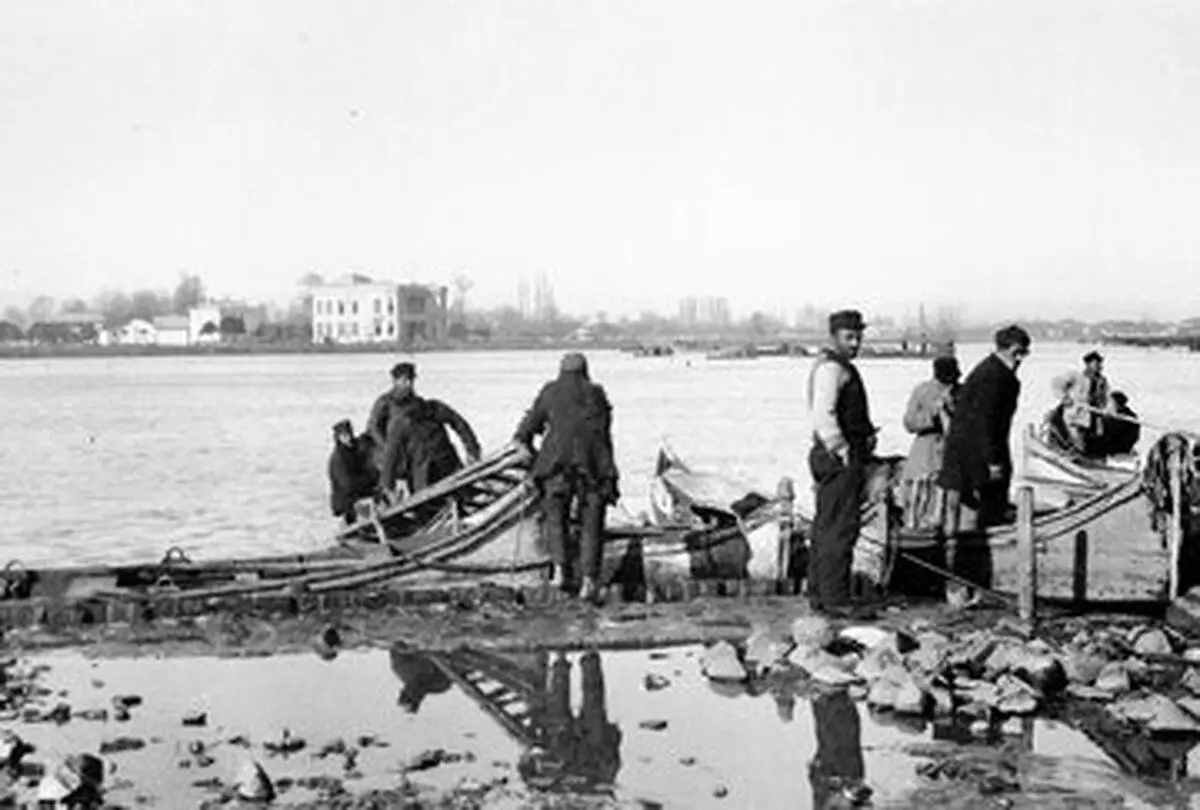 (تصاویر) مردم در سواحل انزلی ۸۰ سال قبل