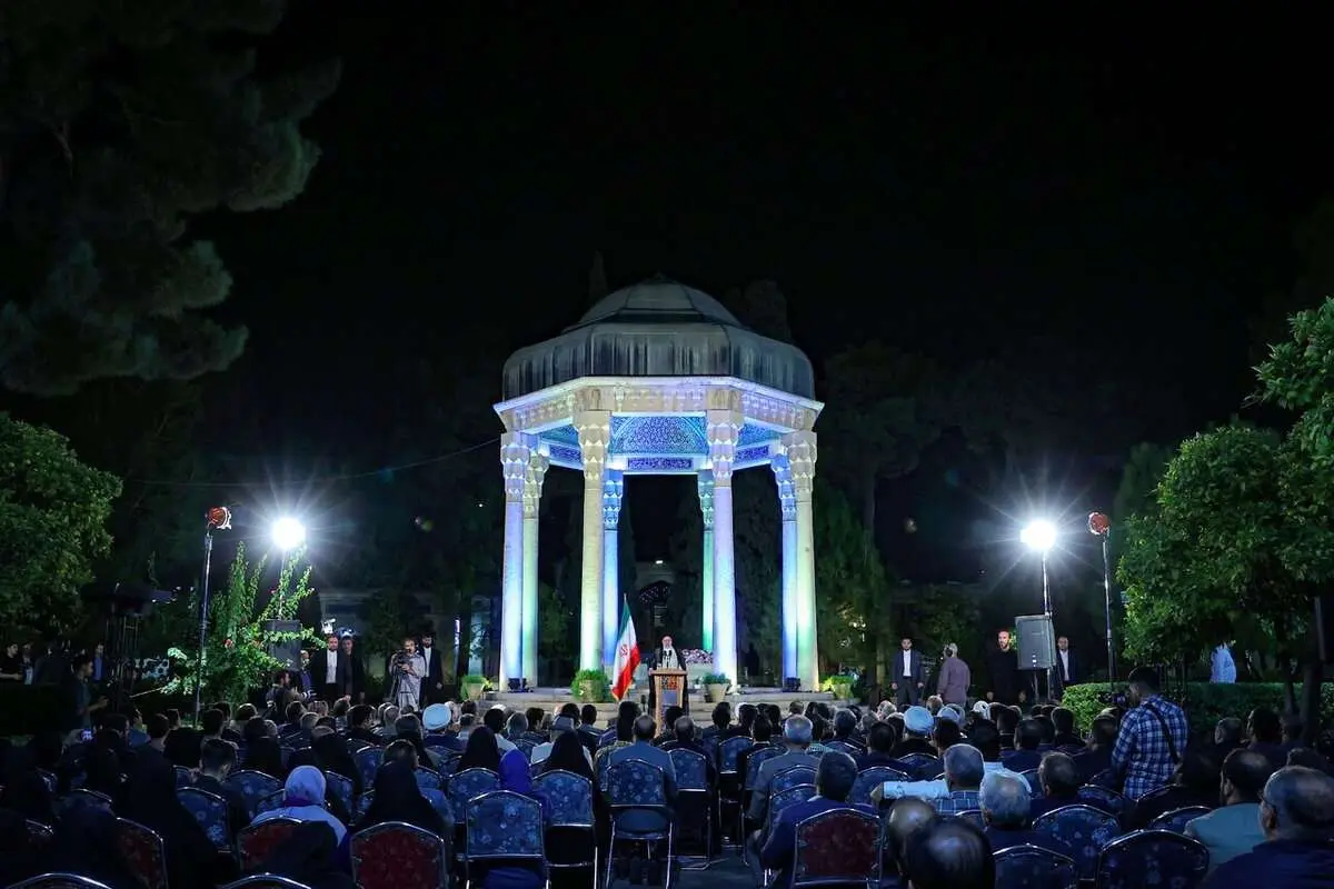 تعریف و تمجید ابراهیم رئیسی از تخت جمشید در حافظیه شیراز