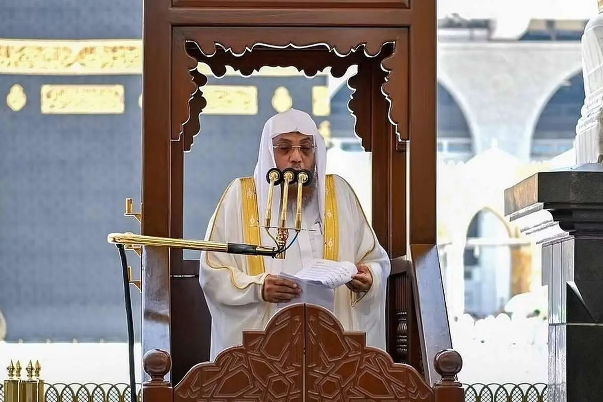 (ویدئو) گریه خطیب مسجد الحرام برای مردم فلسطین