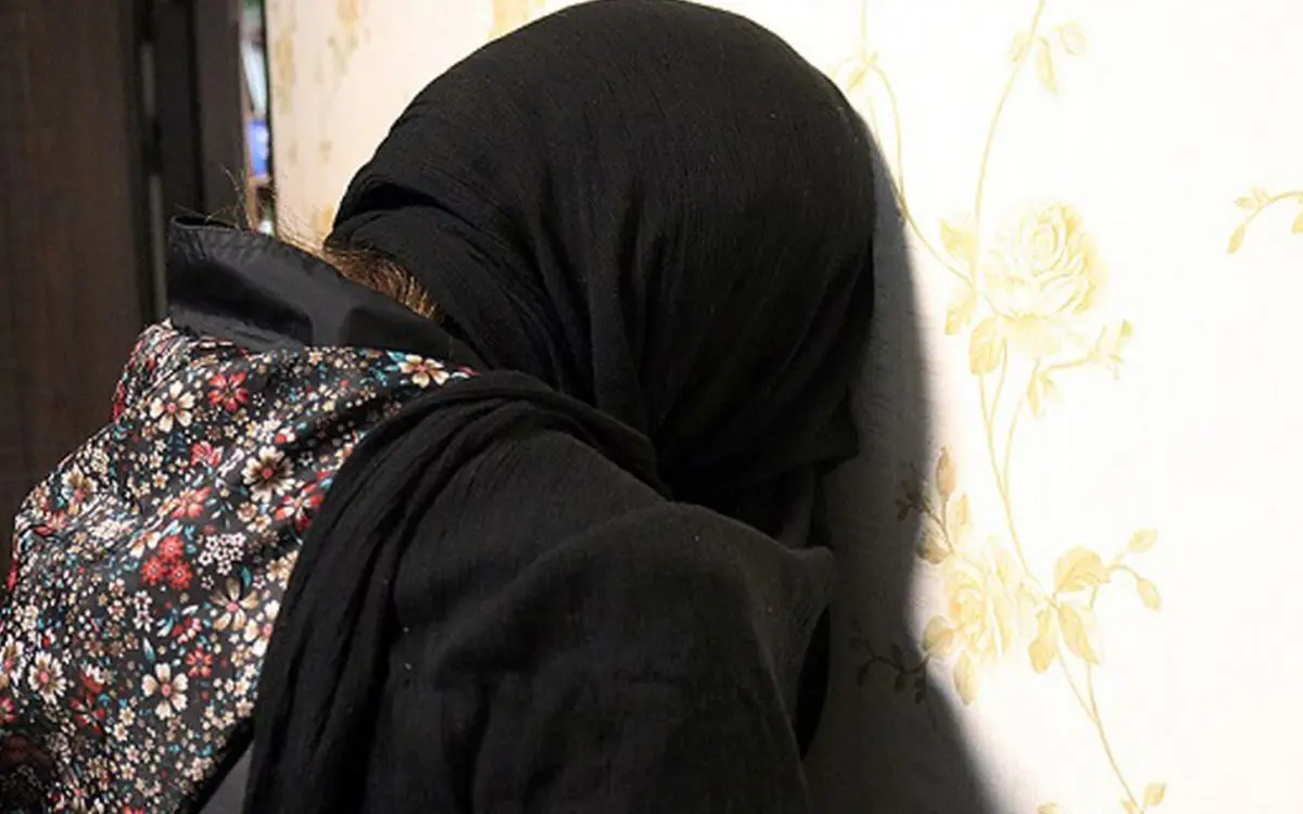 زن اغفالگر پسران جوان را به تله می‌انداخت و بیهوش می‌کرد