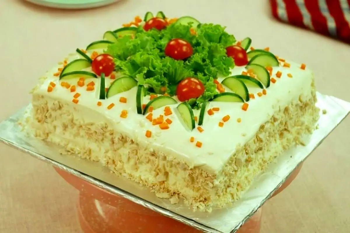 کیک مرغ و گردو؛ غذایی مناسب برای دورهمی‌های شما!