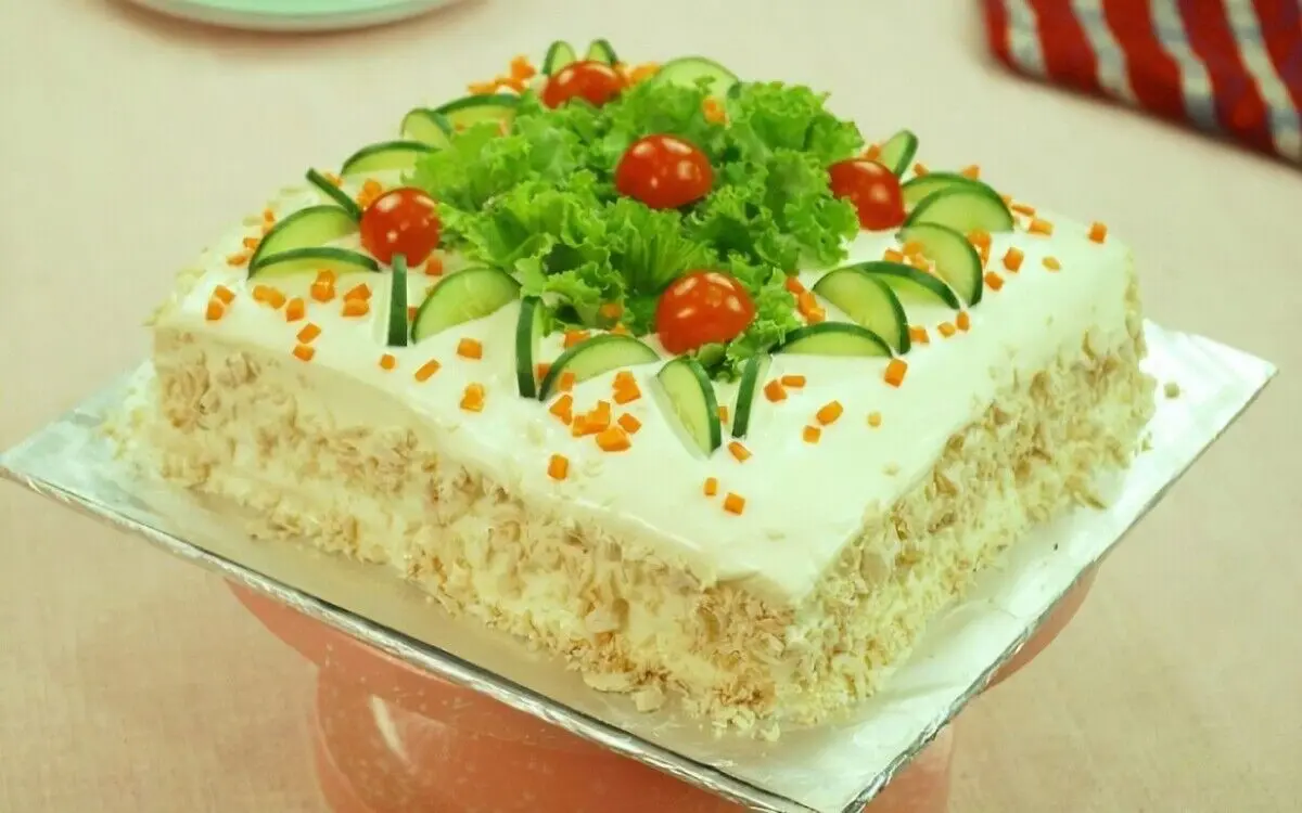 کیک مرغ و گردو؛ غذایی مناسب برای دورهمی‌های شما!