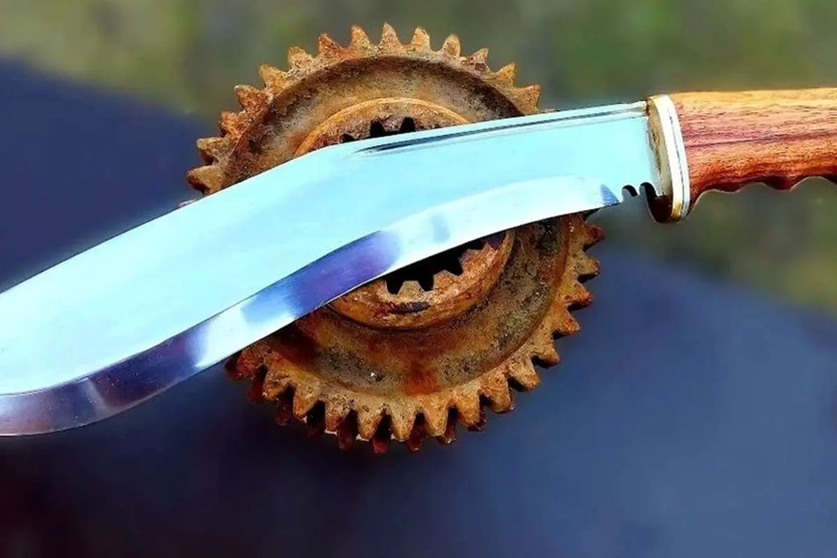(ویدئو) فرایند عجیب تبدیل چرخ دنده آهنی زنگ زده به چاقو