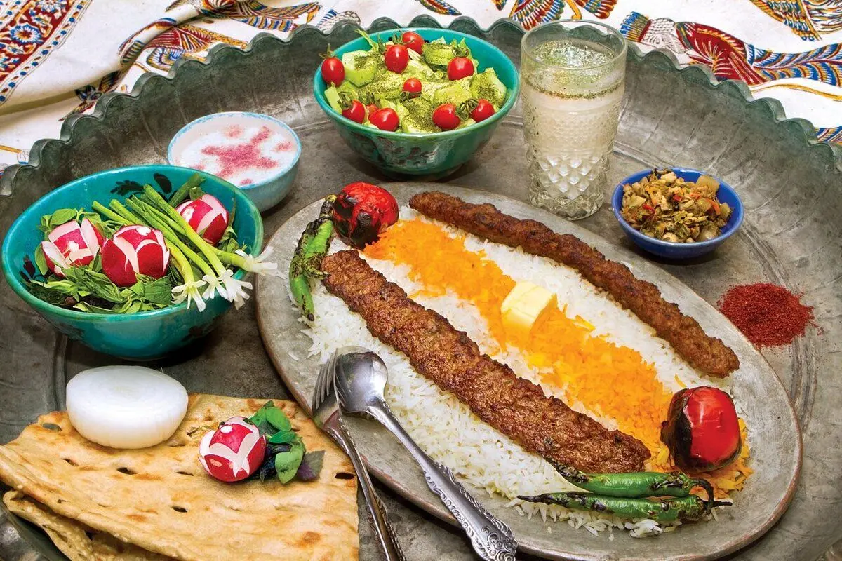 تصویر عجیب از قیمت کباب و برنج در یک رستوران قدیمی/ وقتی کباب از برنج ارزان‌تر بود
