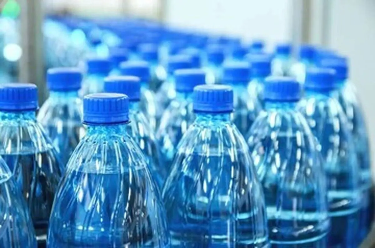 نگهداری مایعات در بطری پلاستیکی آن‌ها را سرطان‌زا می‌کند
