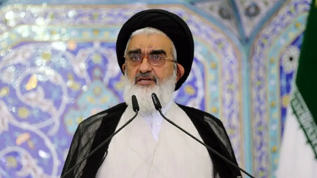 امام جمعه قم: برخی از جریان‌ها قسم خورده‌اند که آبروی روحانیت را ببرند