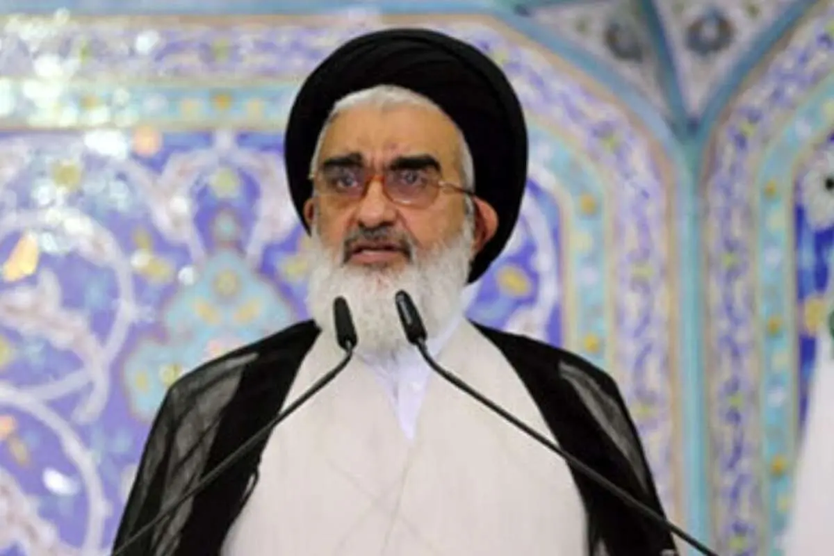 امام جمعه قم: برخی از جریان‌ها قسم خورده‌اند که آبروی روحانیت را ببرند