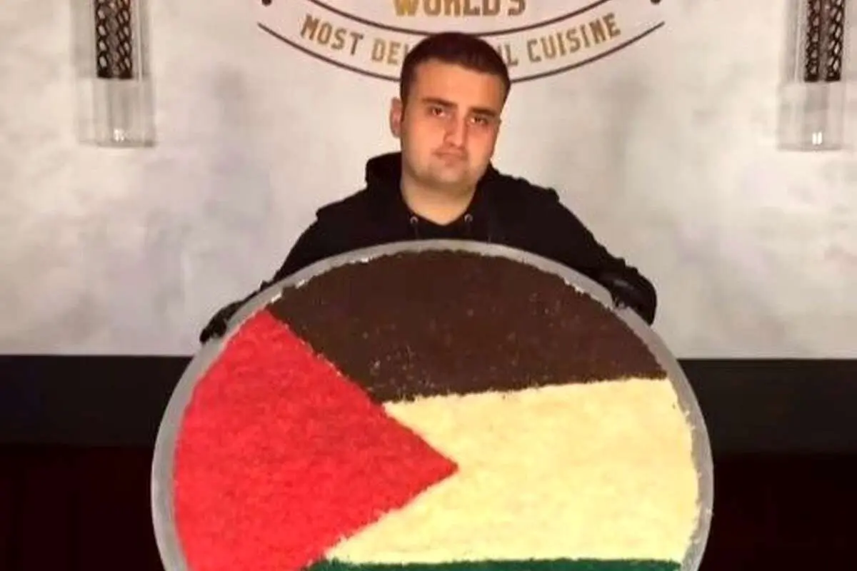 (ویدئو) آقای احمدینژاد! از بوراک آشپز یاد بگیر که پرچم فلسطین نشان داد