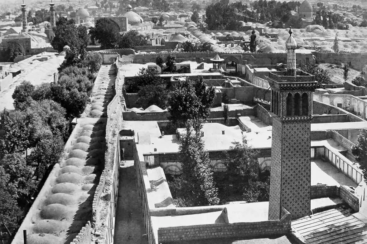 توصیف متضاد فرنگیها از تهران / یک کلاغ در بازار تهران چهلکلاغ میشود!