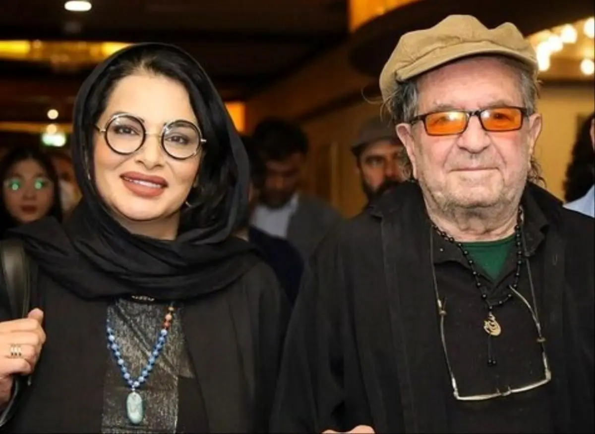 (ویدئو) استفاده پلیس از سگ‌های آموزش دیده برای جستجوی اطراف محل قتل مهرجویی