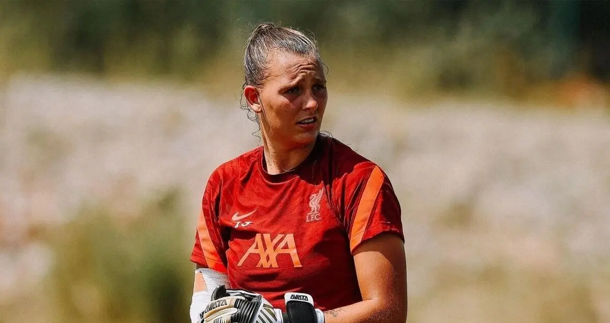 (تصاویر) دختر دروازه‌بان از مرگ گریخت و به زمین فوتبال بازگشت