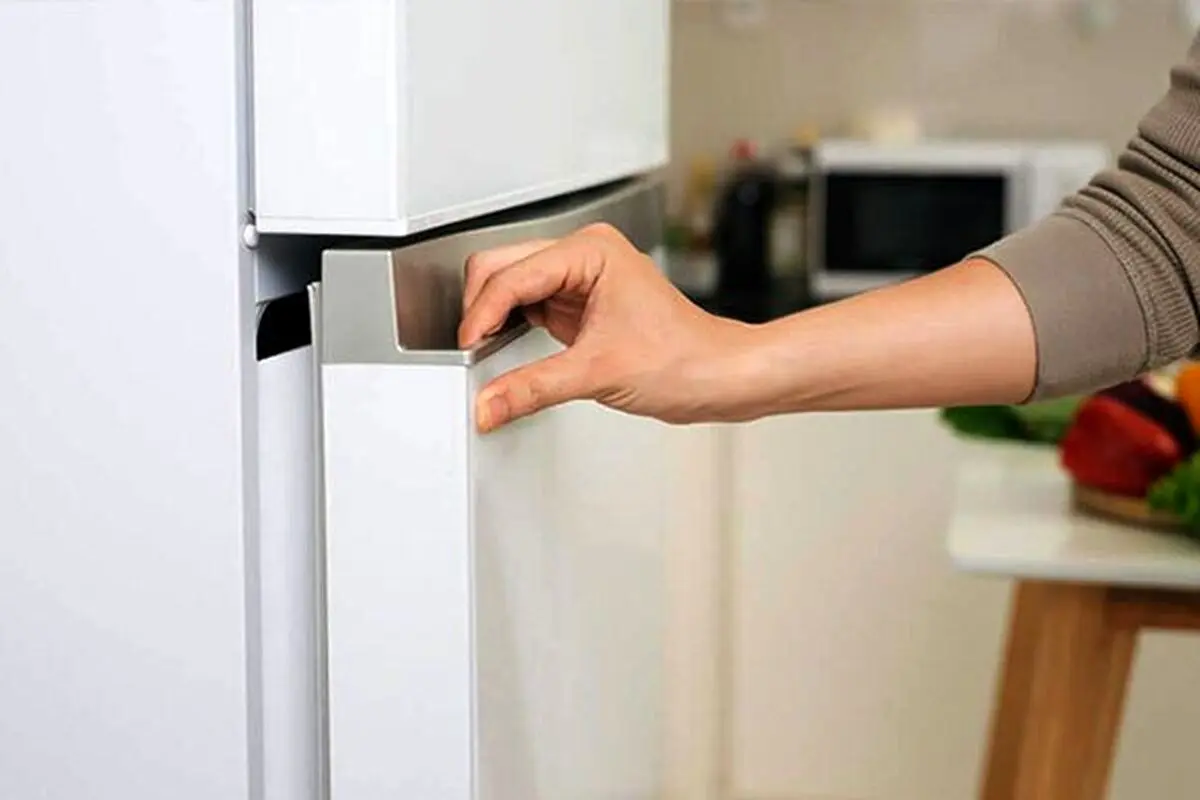 چرا درب یخچال بسته نمی‌شود؟ راه حل چیست؟