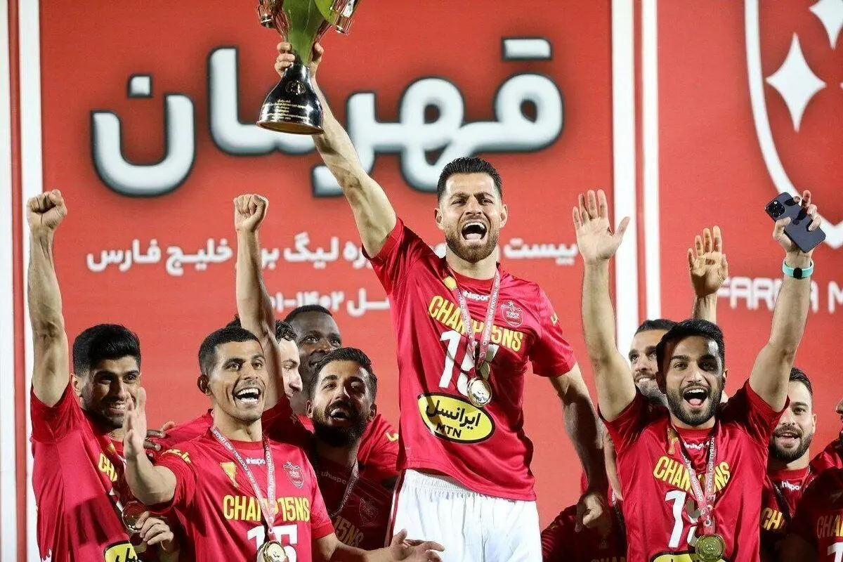 باهویی با جام پرسپولیسی‌ها عکس نگرفت!