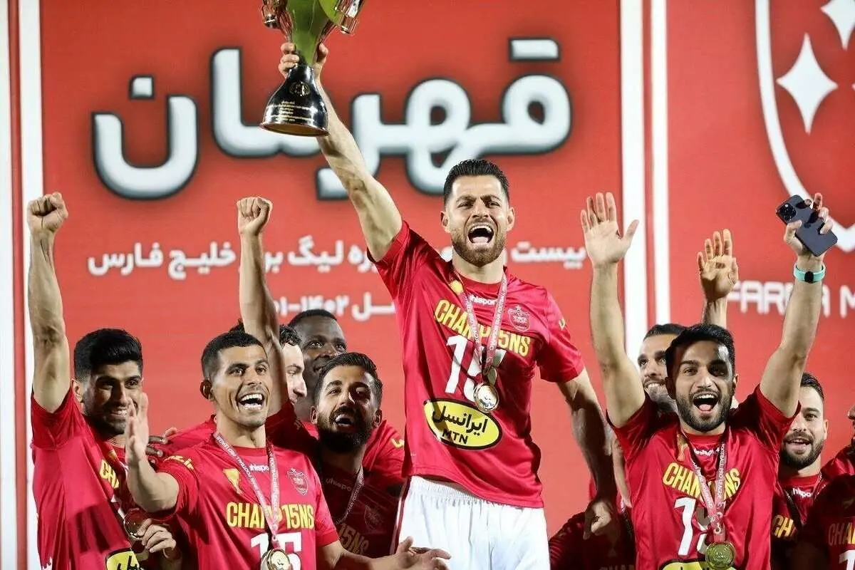 باهویی با جام پرسپولیسی‌ها عکس نگرفت!