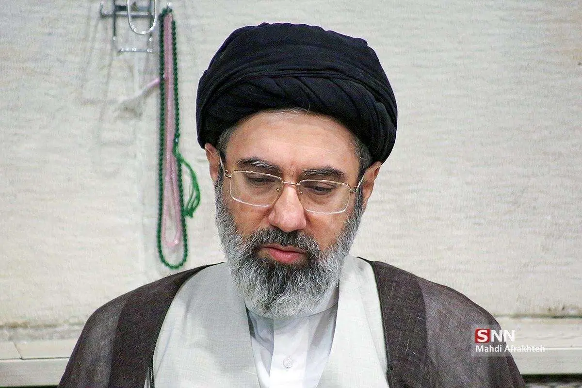(عکس) حضور سید مجتبی خامنهای در یک مراسم ختم
