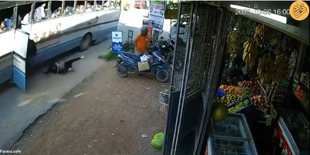 (ویدئو) پرت شدن یک دختر از اتوبوس در حال حرکت!