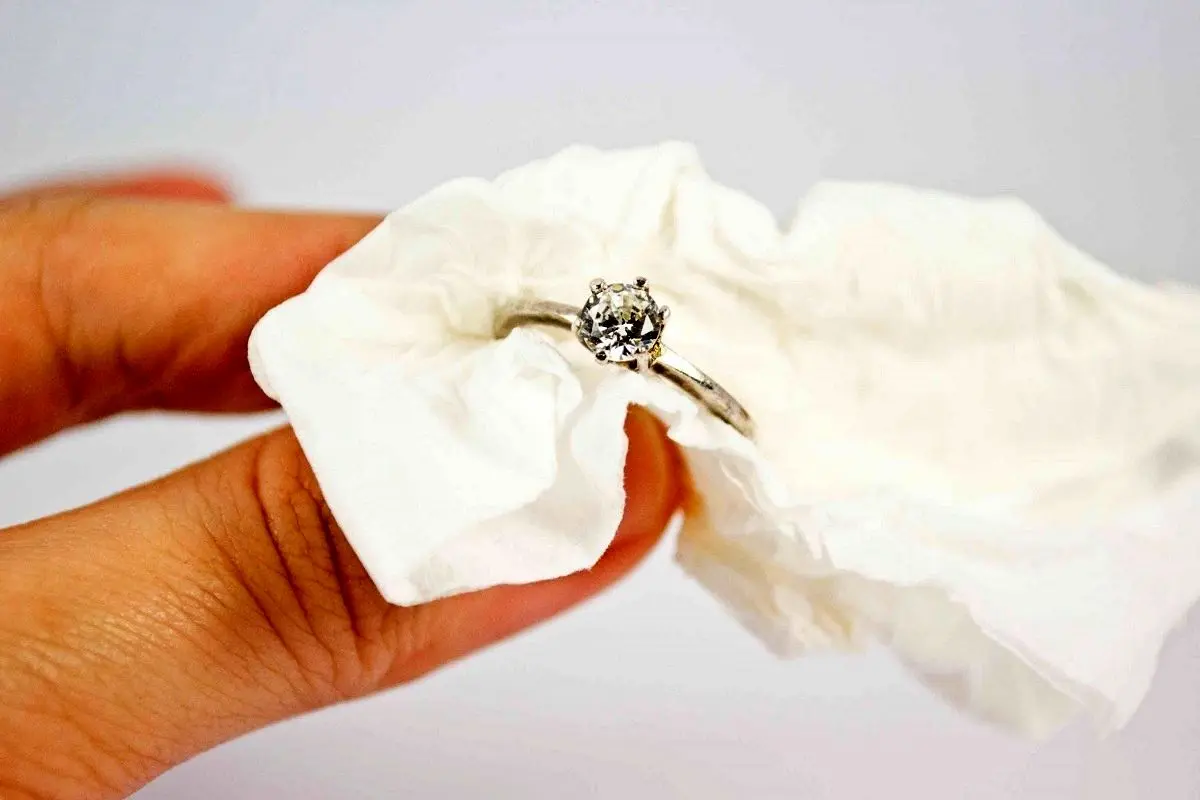 بهترین روش برای برق انداختن اکسسوری‌های طلا در خانه