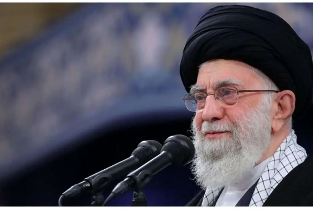 عکسی خاص از رهبر انقلاب در حلقه فرماندهان ارشد نظامی