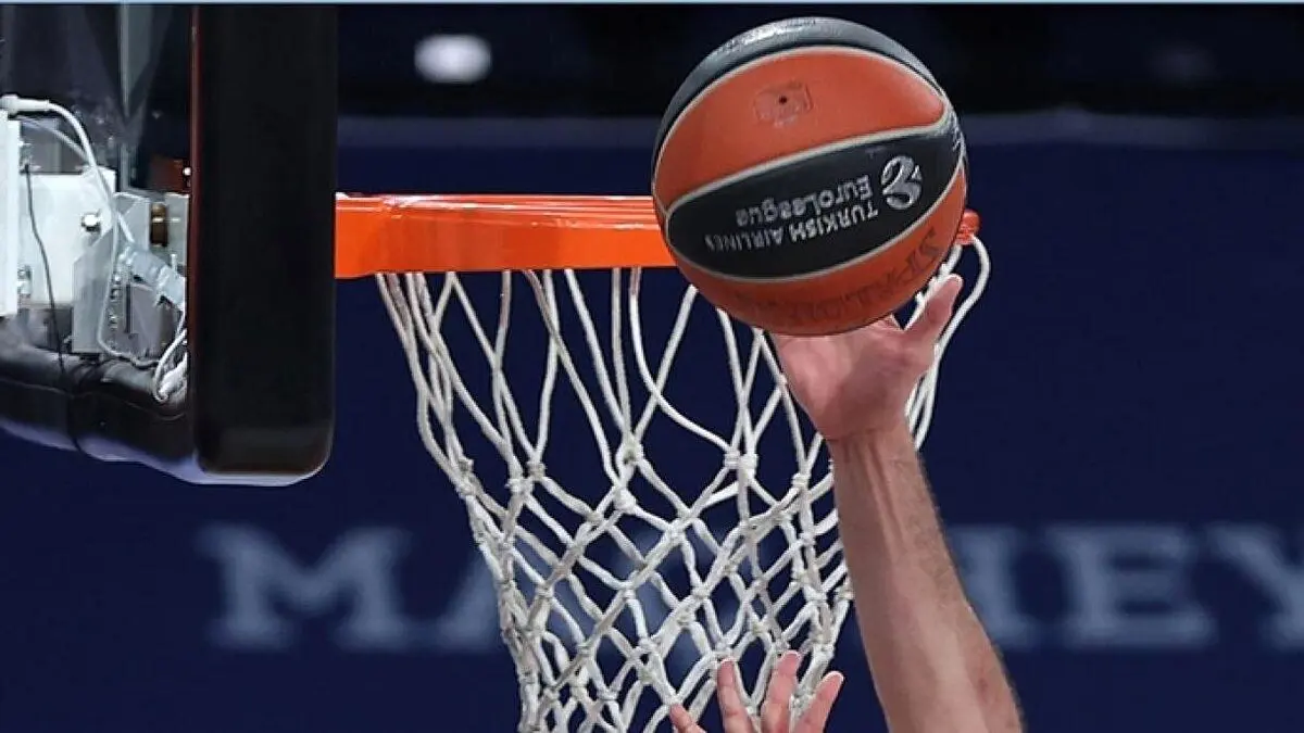 (تصویر) مدل موی عجیب بازیکن سن آنتونیو آمریکا در مسابقات پیش‌فصل NBA