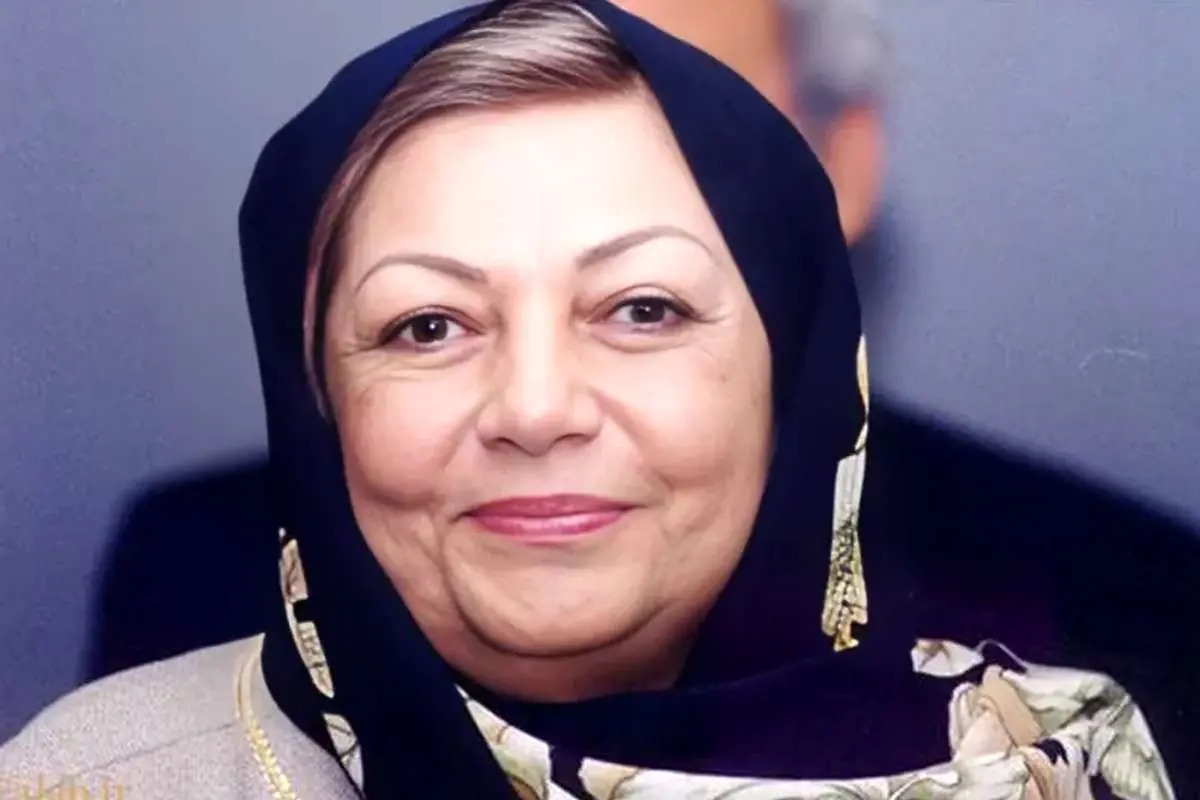 (ویدئو) حمیده خیرآبادی (مادر سینمای ایران) در جشنواره فجر۱۳۸۱