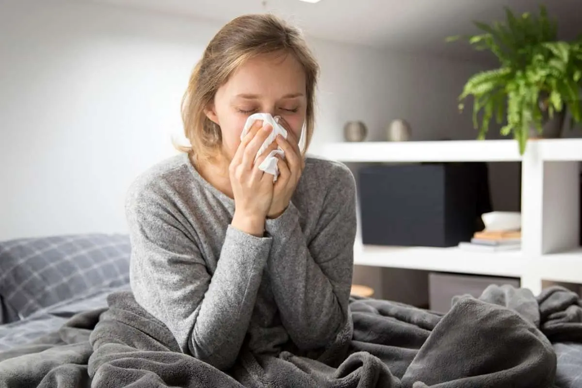 چرا شبها علائم سرماخوردگی بدتر میشود؟