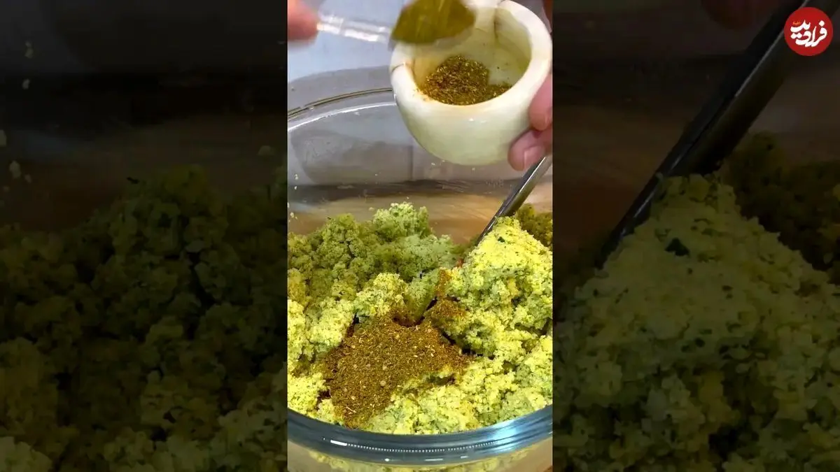 (ویدئو) روشی ساده برای آماده کردن یک فلافل اصیل و خوشمزه