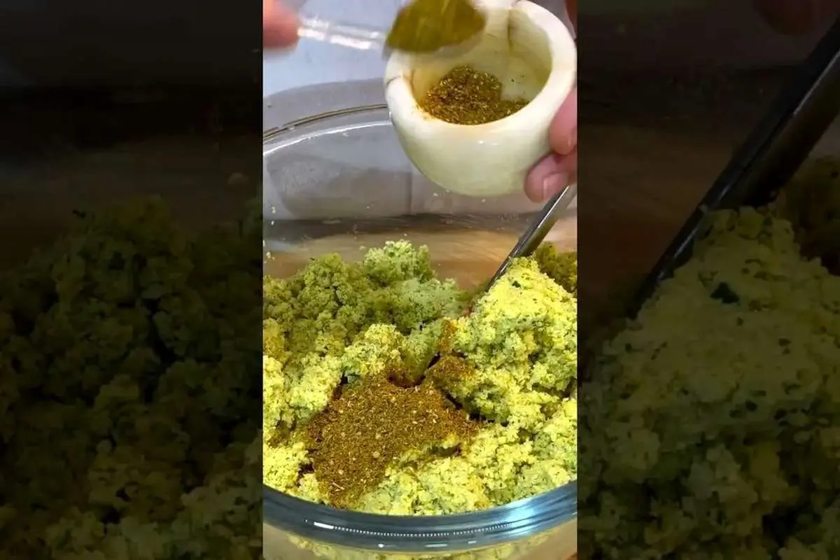 (ویدئو) روشی ساده برای آماده کردن یک فلافل اصیل و خوشمزه