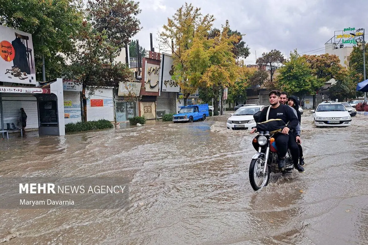 (تصاویر) بارش باران و  آب گرفتگی خیابان‌های بجنورد