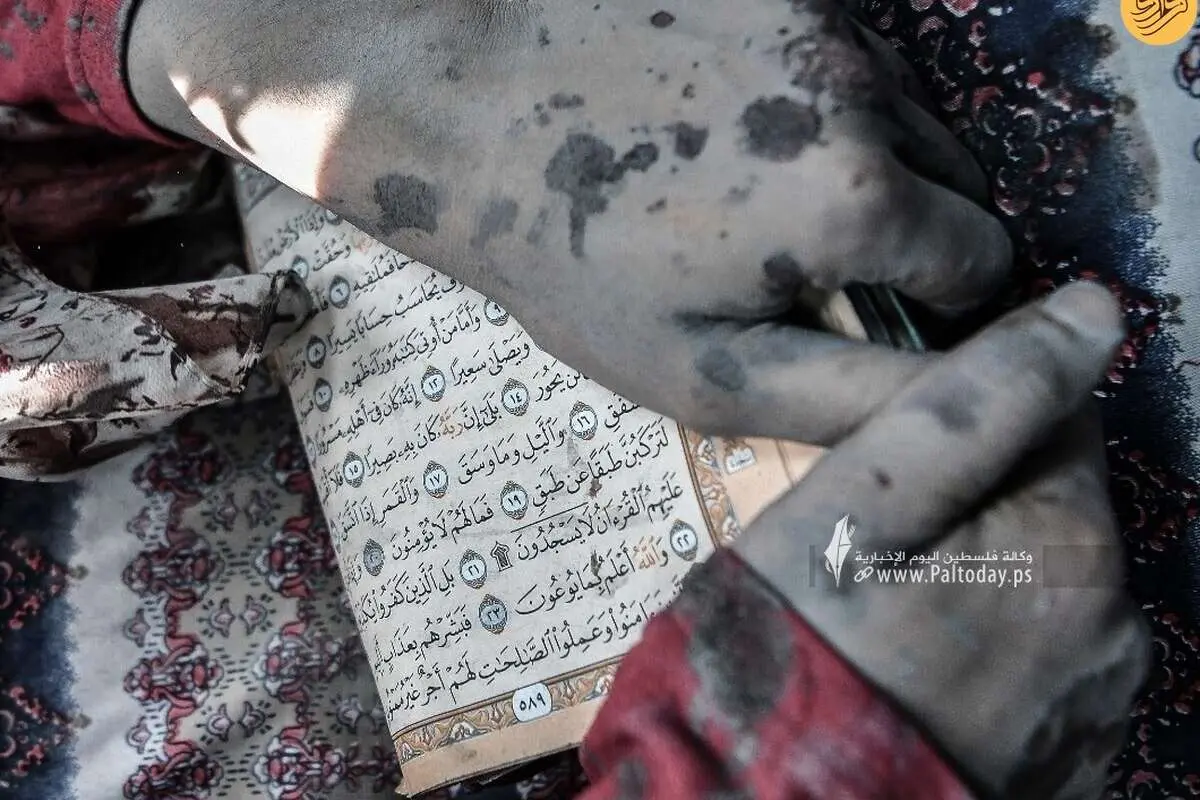 (تصاویر) داستان زن فلسطینی بیرون آمده از زیر آوار با قرآن در دست