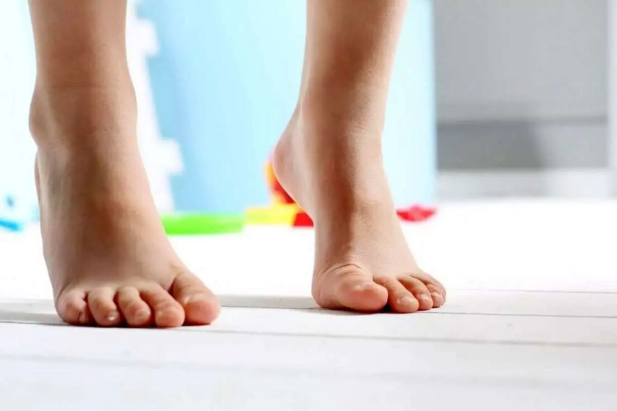(ویدیو) روی پنجه راه رفتن بچه‌ها طبیعی است؟