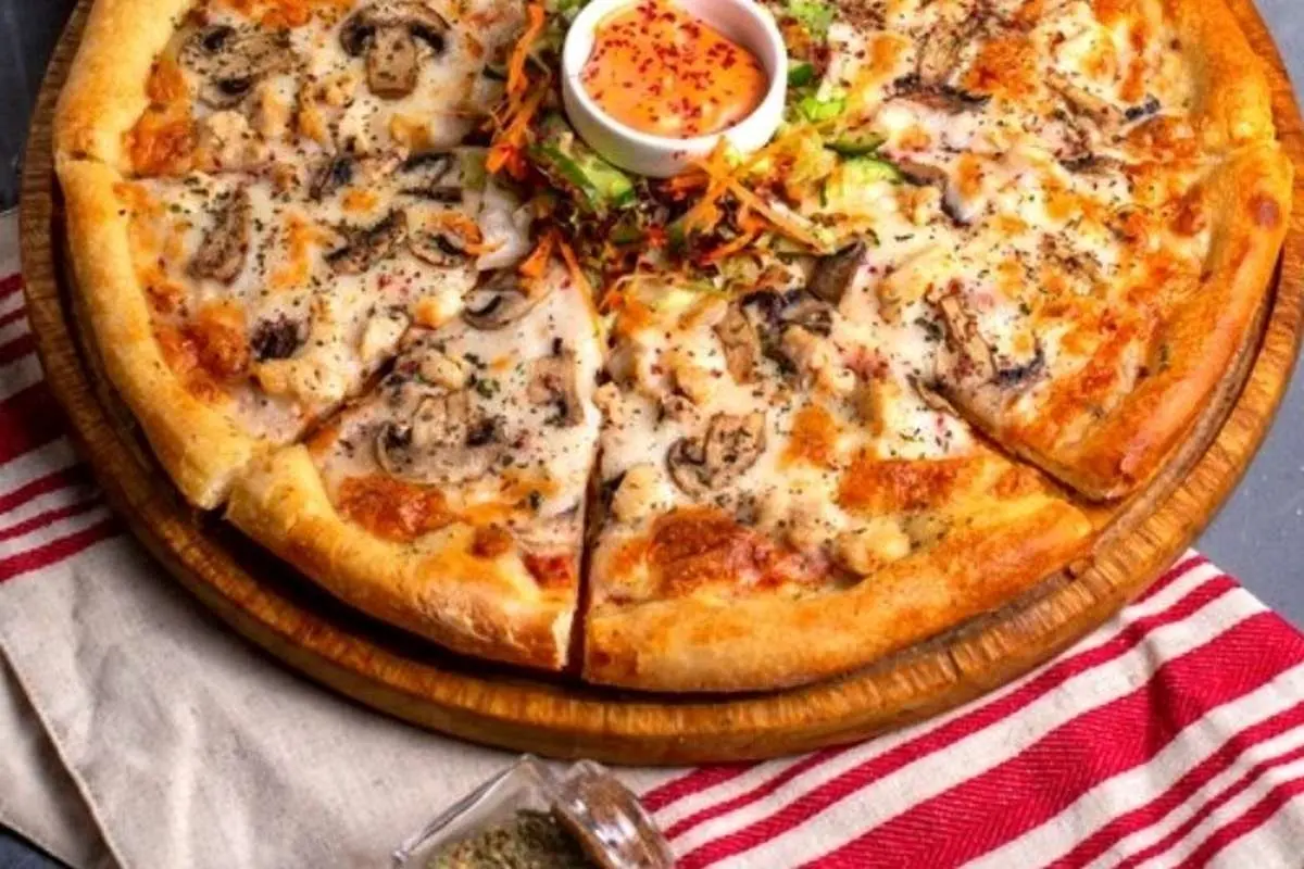 پیتزا مرغ تابه‌ای مخصوص بدون فر؛ خوشمزه‌تر از فست فودی‌ها