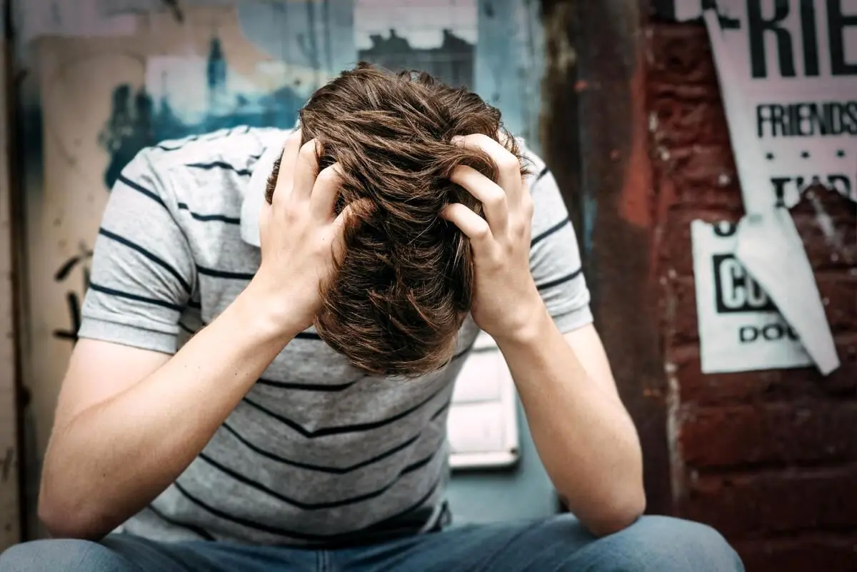چرا باید در مورد خودکشی با احتیاط صحبت کنیم؟