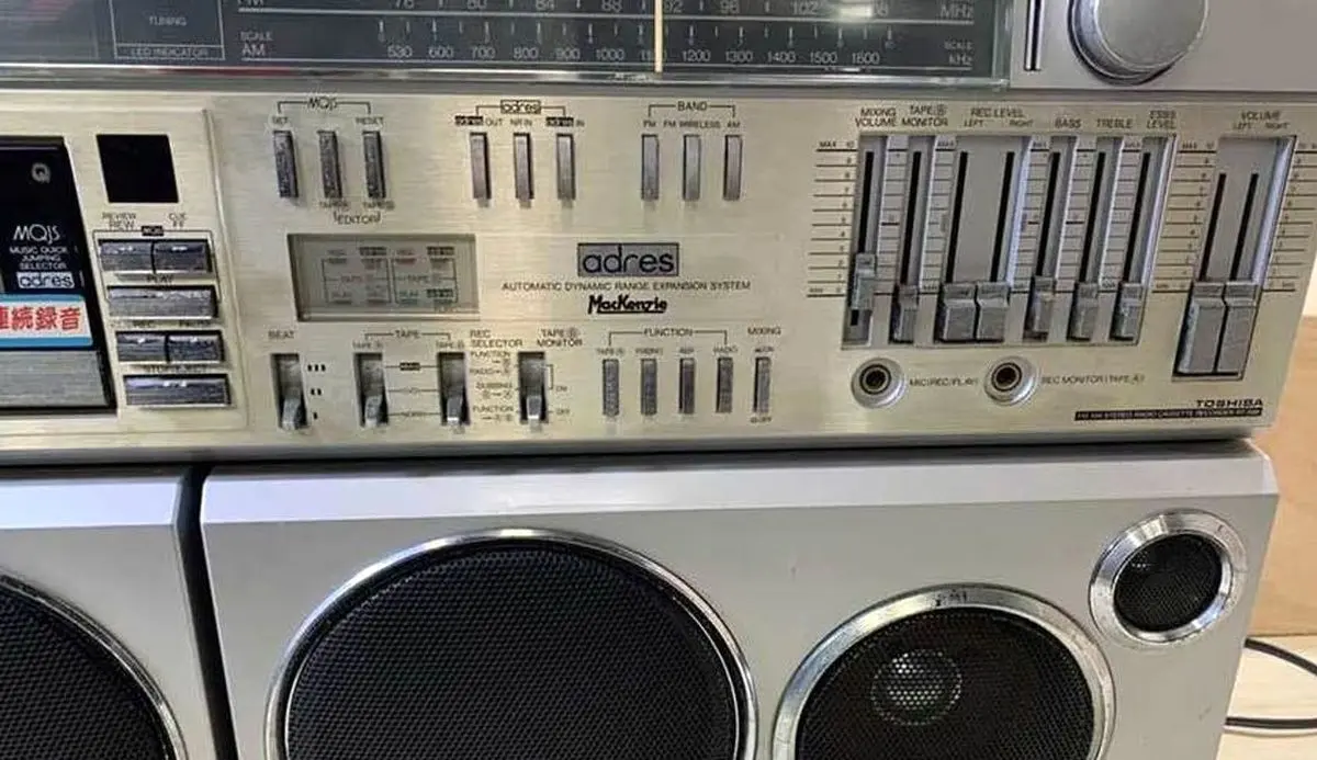 (عکس) یک تحفه ژاپنی ۴۰ ساله؛ سیستم استریو توشیبا!