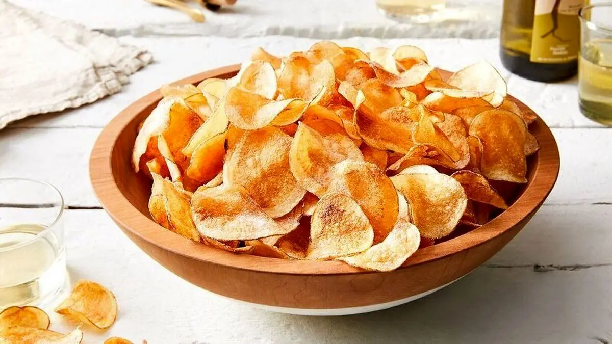 ارتباط عجیب خوردن چیپس با مصرف الکل!