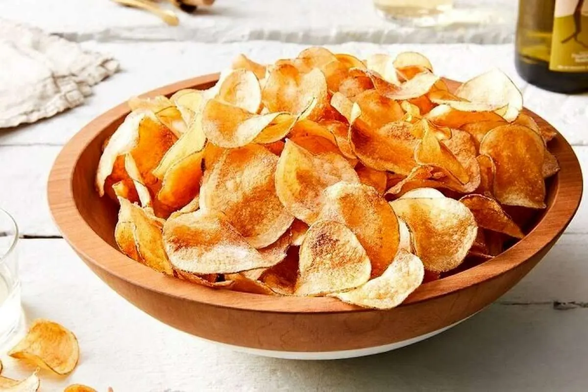 ارتباط عجیب خوردن چیپس با مصرف الکل!