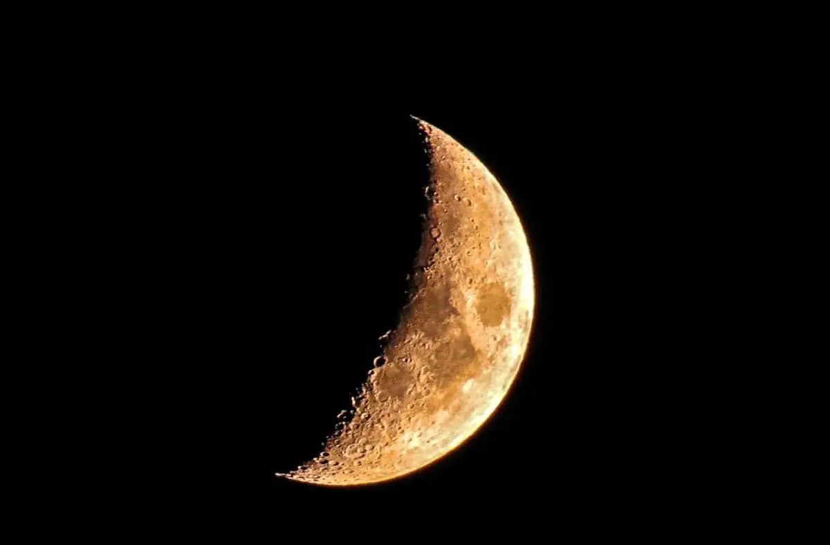در نیمه پنهان ماه چه خبر است؟