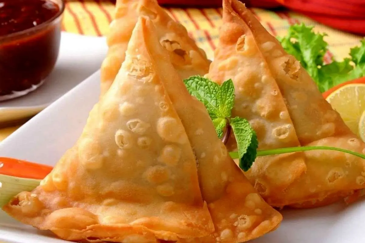 طرز تهیه سمبوسه مرغ خوشمزه و مجلسی؛ مرحله به مرحله + نکات